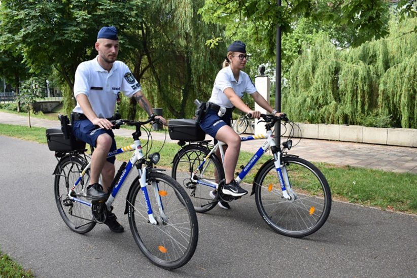 Kerékpáros rendőrök Békéscsabán