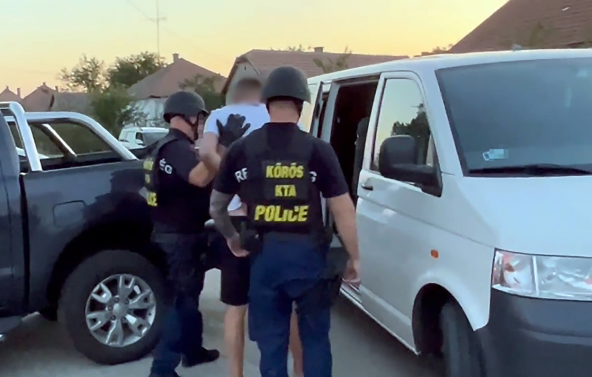 Ismerőseinél bujkáló körözött férfit fogtak el a Békés vármegyei rendőrök