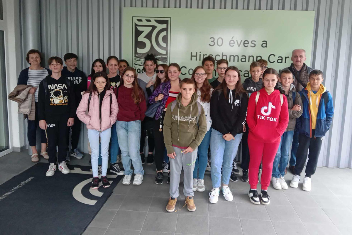 Általános iskolások látogattak el a Hirschmann Car Communication Kft. békéscsabai gyárába