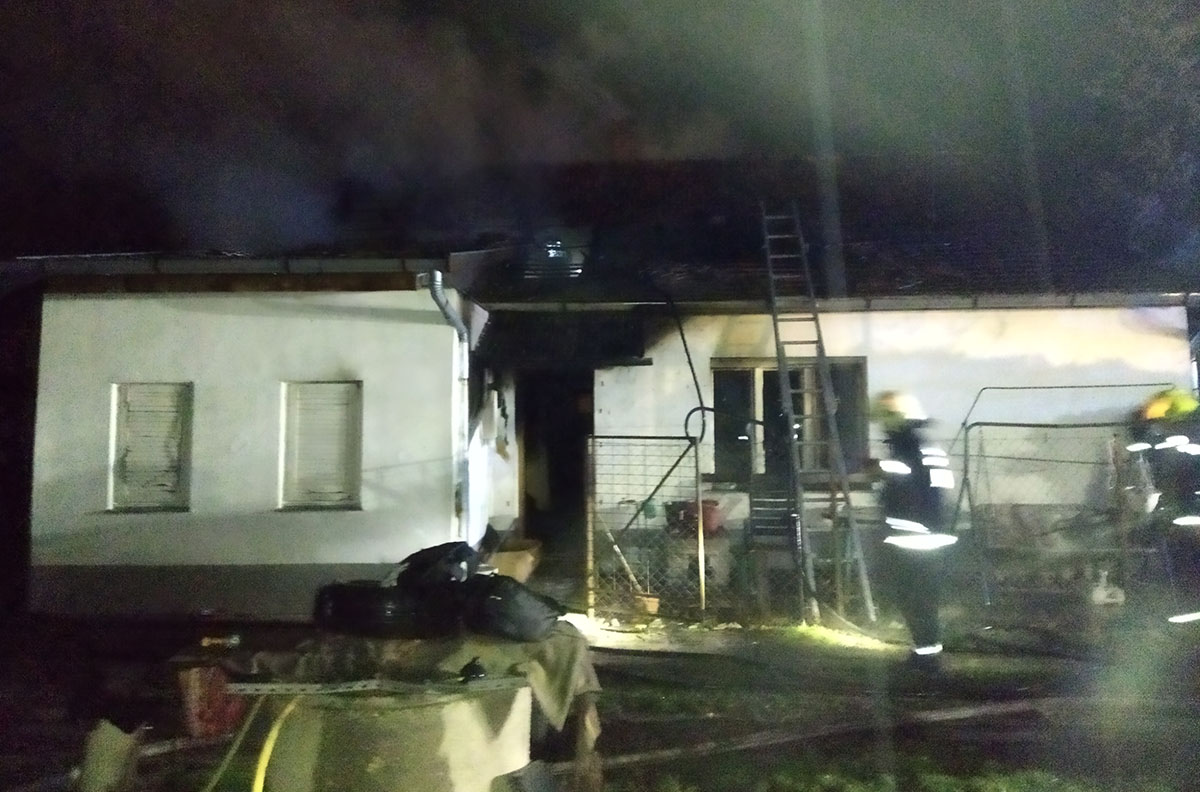 Tűz következtében lakhatatlanná vált egy családi ház Füzesgyarmaton