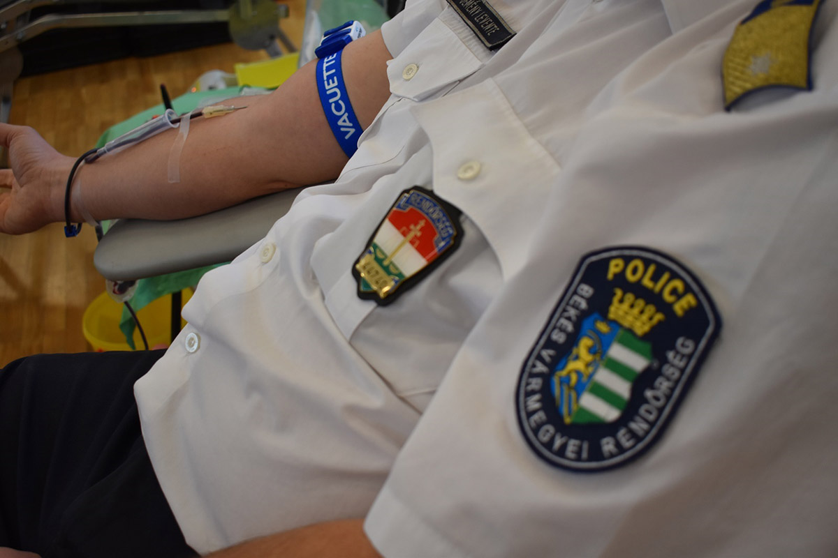 A Békés vármegyei rendőrök és rendőrségi dolgozók 2023-ban 860 alkalommal adtak vért