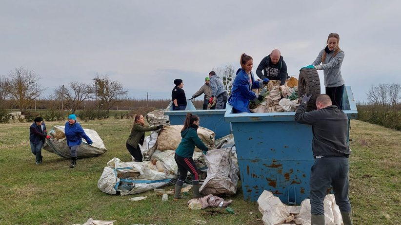 hulladék gyűjtés a Tiszából