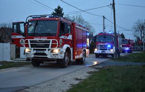 tűzoltó, kigyulladt ház Békéscsabán