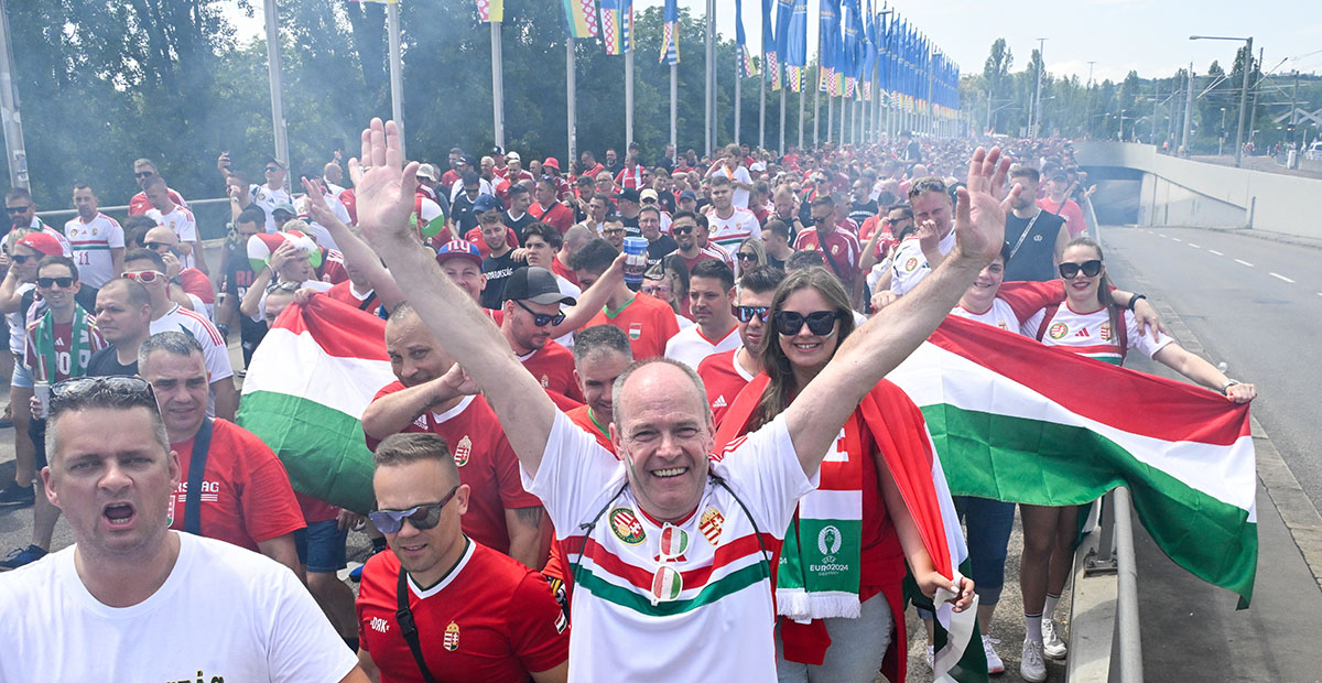 Többezer magyar szurkoló érkezett együtt vonulva a stuttgarti stadionhoz