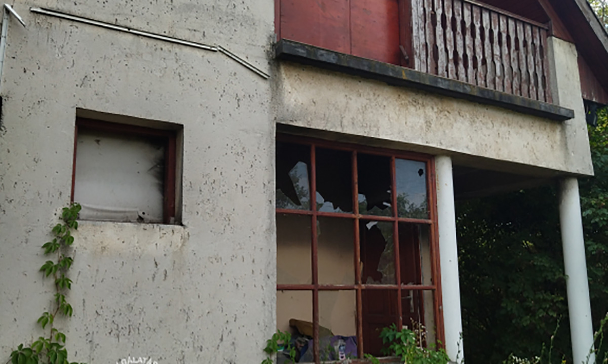 Kigyulladt egy lakatlan családi ház Békéscsabán
