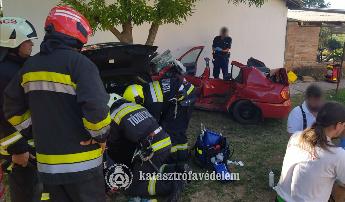 Súlyos baleset Újkígyóson, mentőhelikopter is érkezett a helyszínre