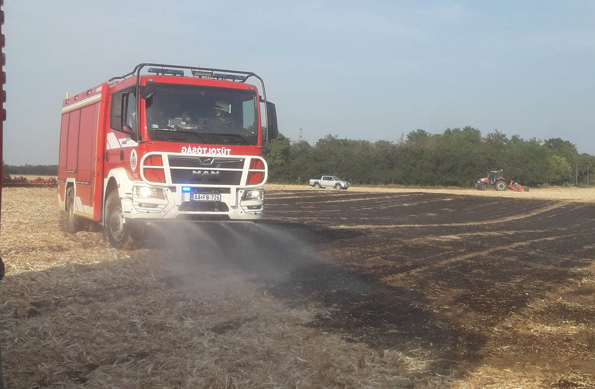 Területtüzekhez vonultak a tűzoltók Békésben