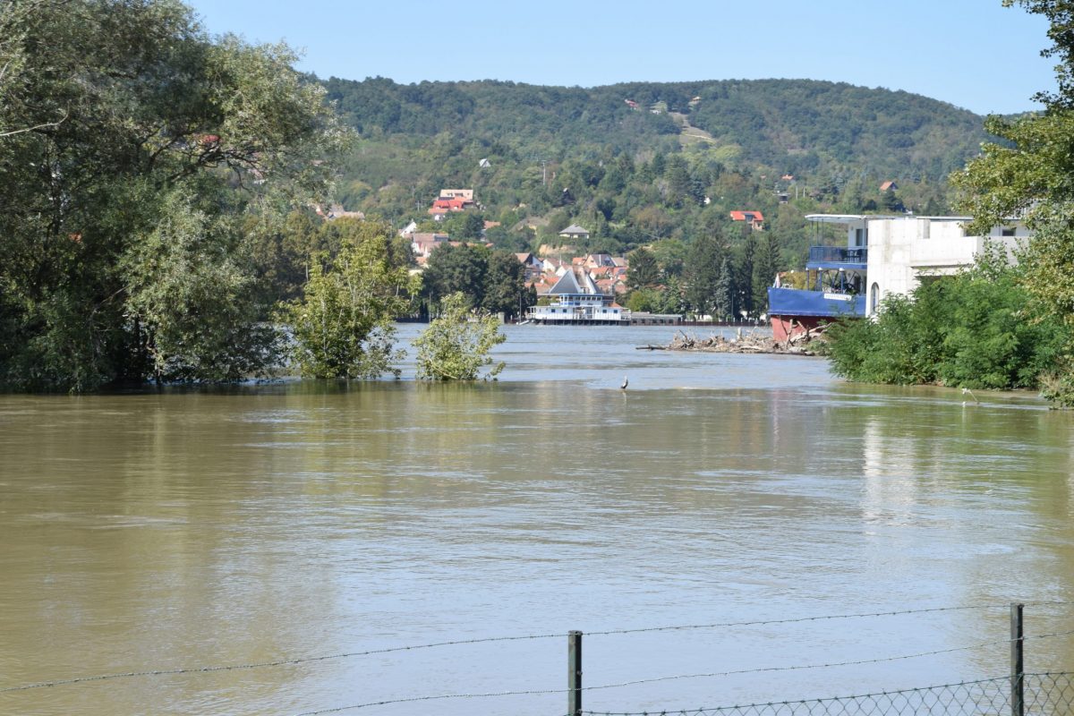 Kövizig: lassú apadás indult, ahol már tetőztek a folyók