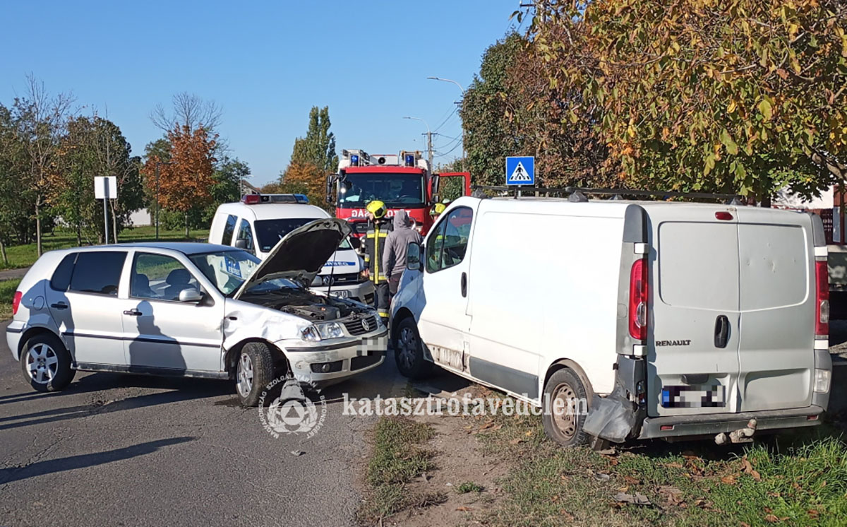 Egy személygépkocsi és egy haszongépjármű ütközött Gyulán