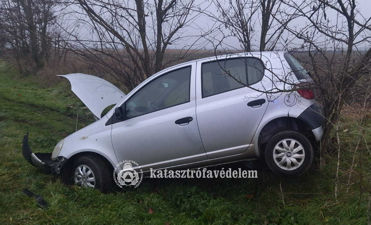 Lesodródott az útról egy személygépkocsi Mezőkovácsháza közelében