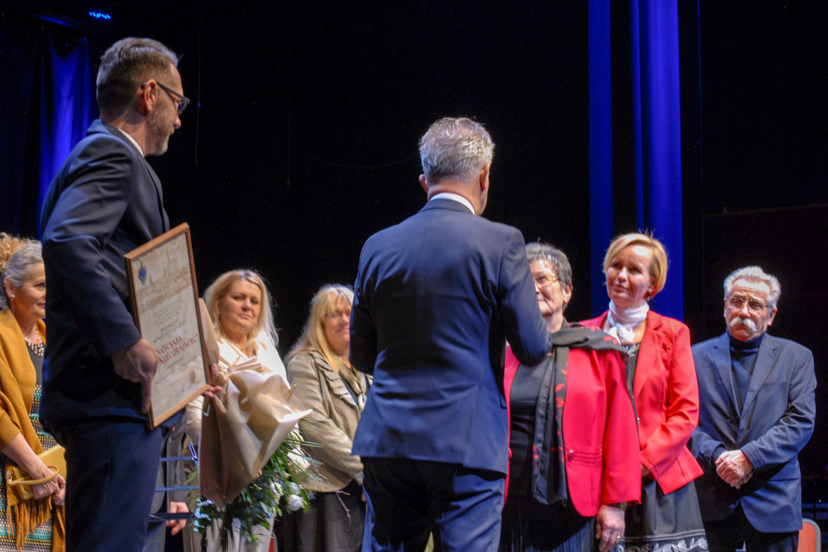 Elismerések, zene, tánc színesítette a magyar kultúra napját Békéscsabán