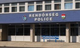 rendőrség, police, kék, fehér, kétszer is kifizette