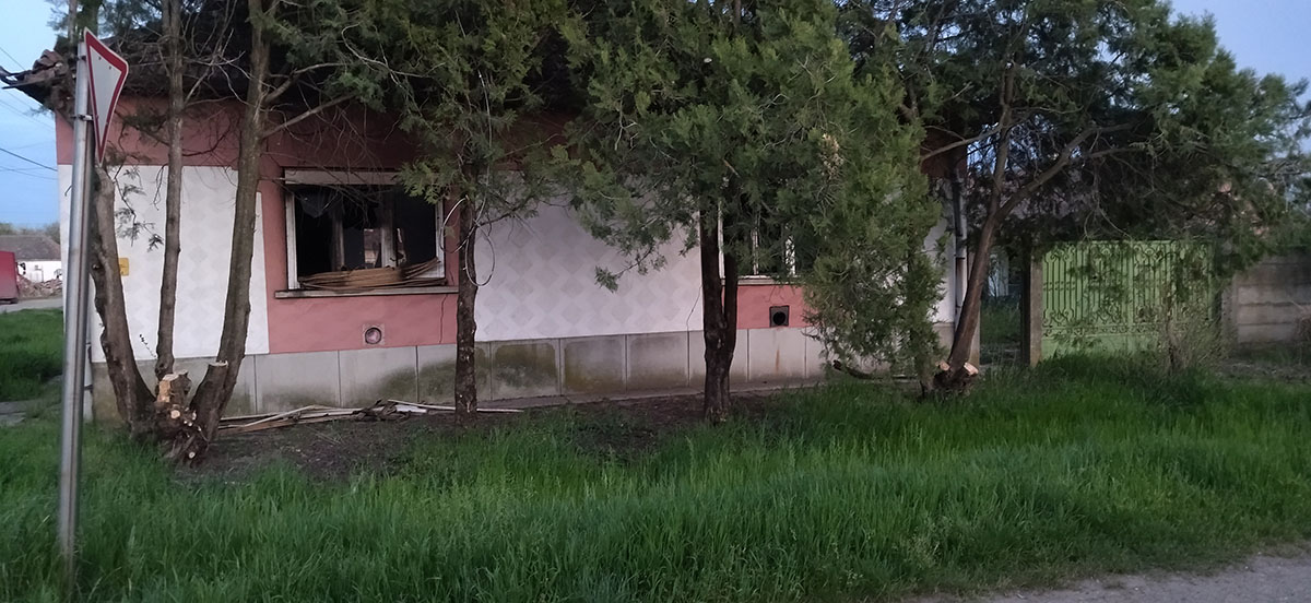 kigyulladt ház Almáskamaráson