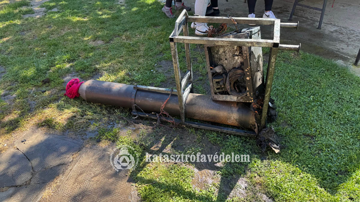 kigyulladt melléképület Dombegyházon