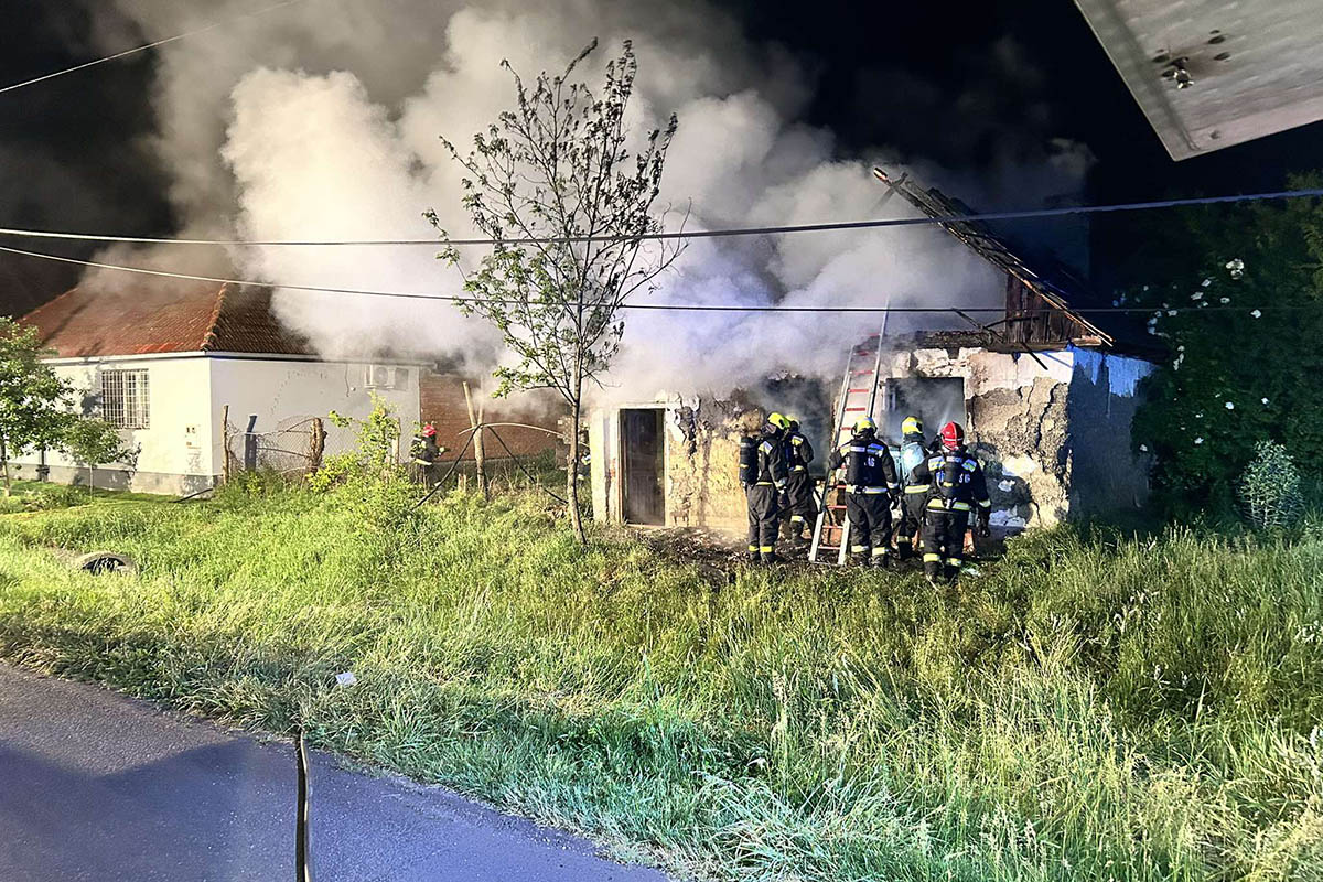 leégett parasztház Battonyán
