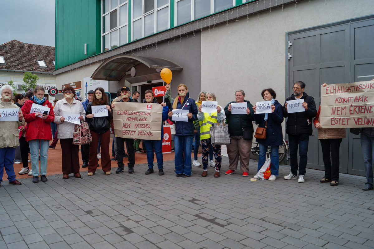 Villámakciót szerveztek a közélet átláthatóságát célzó törvényjavaslat ellen