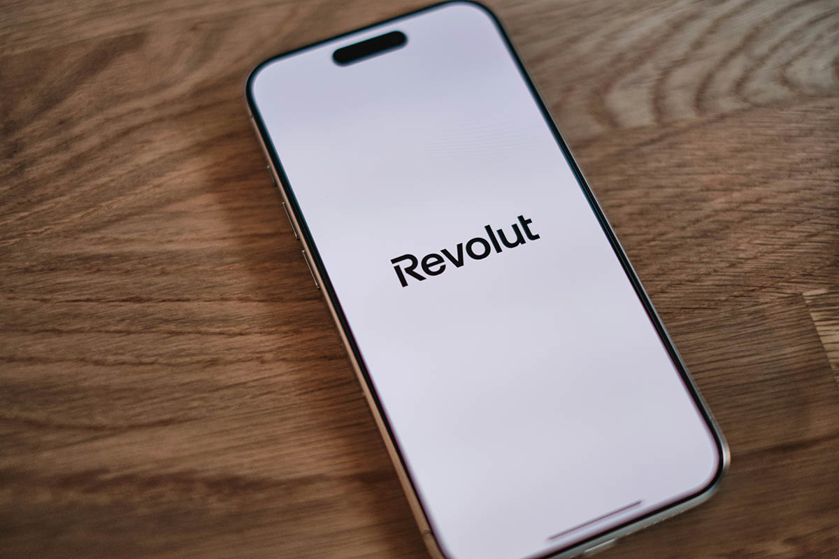 A Revolutra is rálát a NAV, érdemes minden jövedelmet bevallani