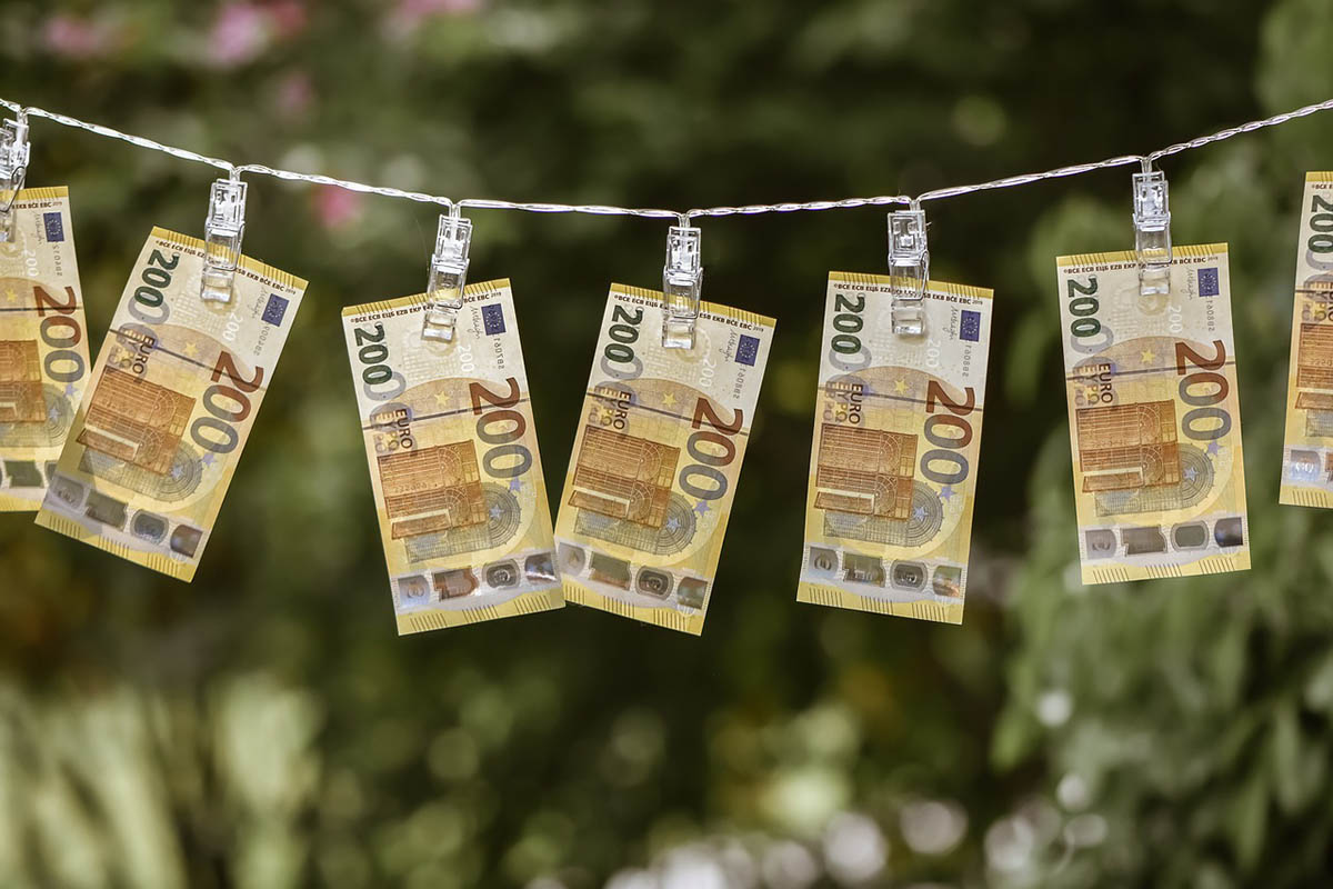 Lovat vett hamis 200 eurós bankjegyekkel, letartóztatták