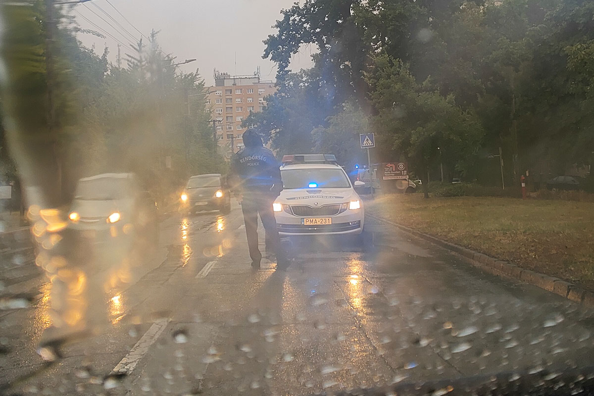 Baleset történt a Lencsési úton – rendőrök irányítják a forgalmat