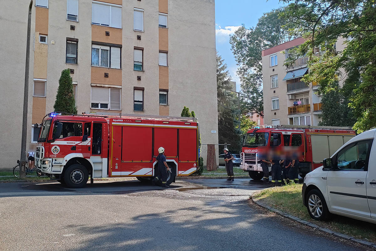 Tűz keletkezett egy békéscsabai társasházi lakásban