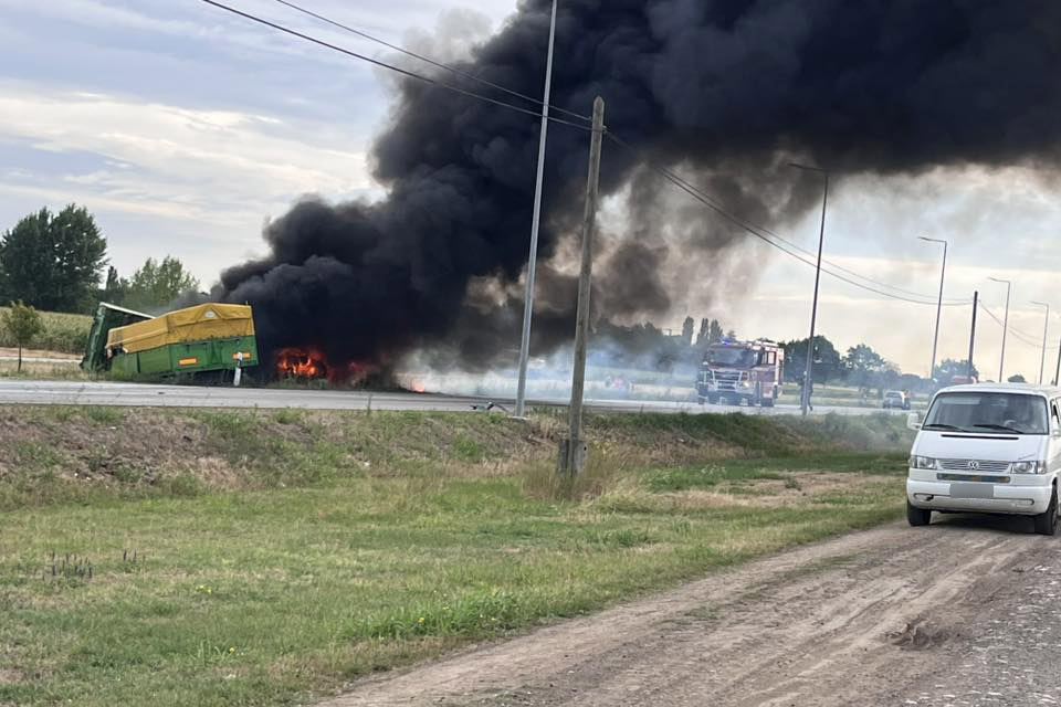 Kamion és személyautó karambolozott Békéscsaba közelében – VIDEÓ
