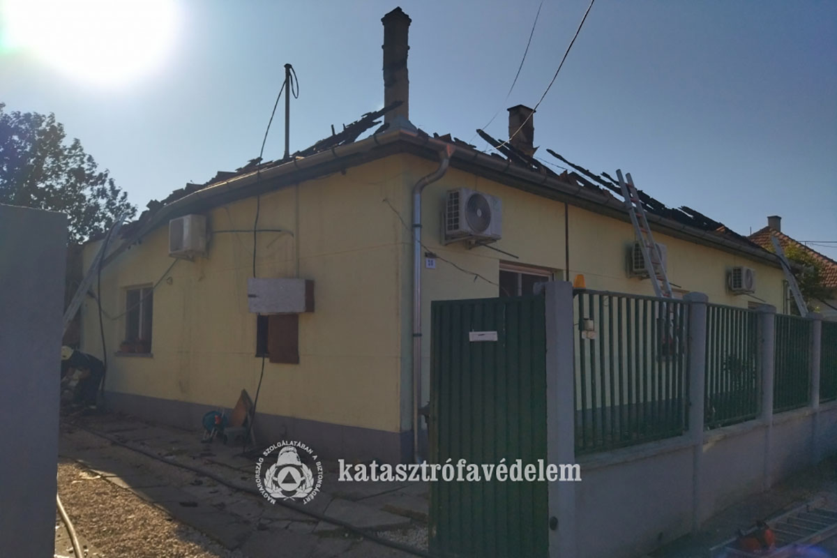 kigyulladt ház Békéscsabán