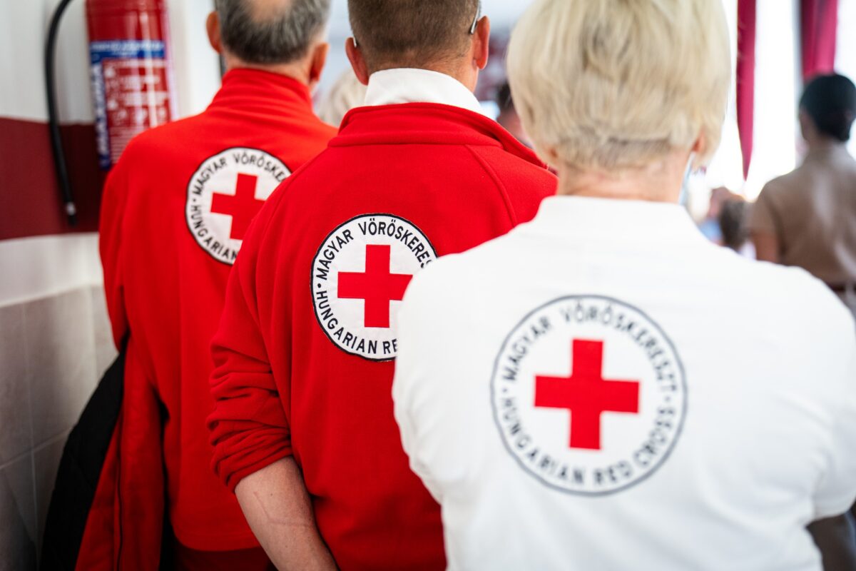 Visszaélnek a Magyar Vöröskereszt nevével és emblémájával