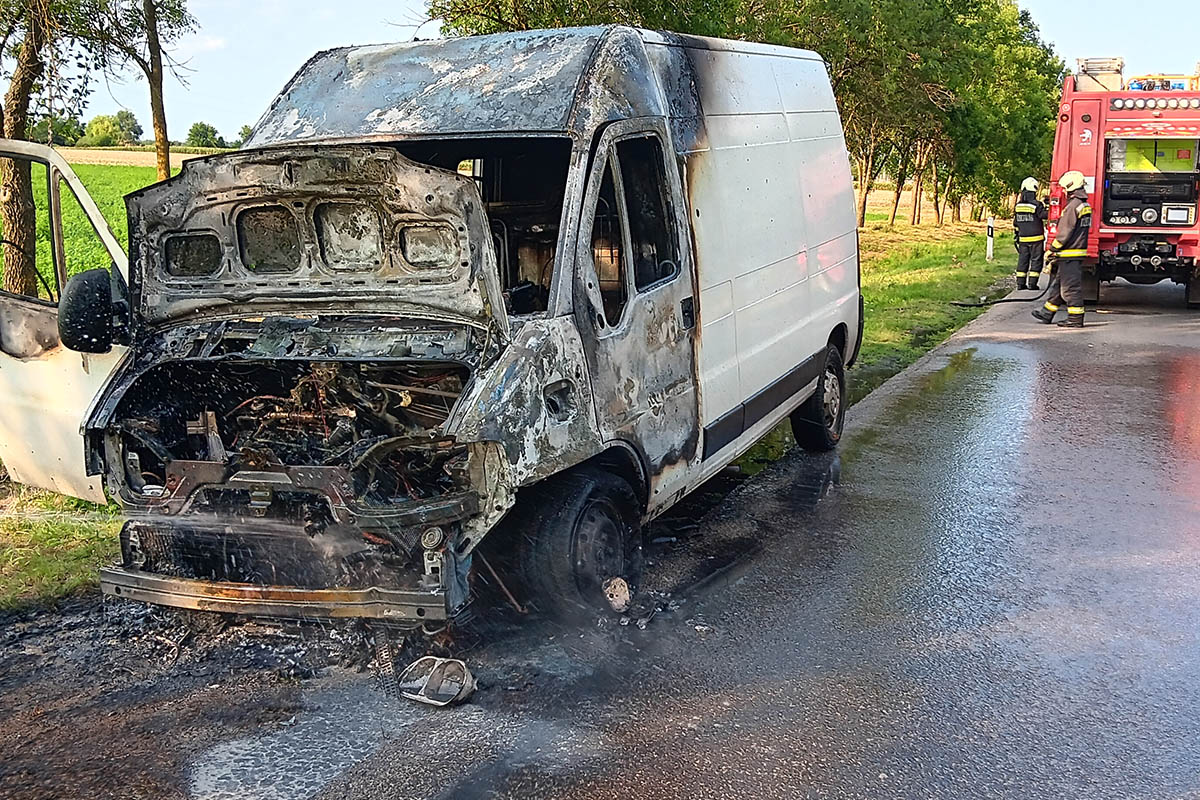 Lángba borult egy teherautó Sarkadnál – utasai időben el tudták hagyni a járművet