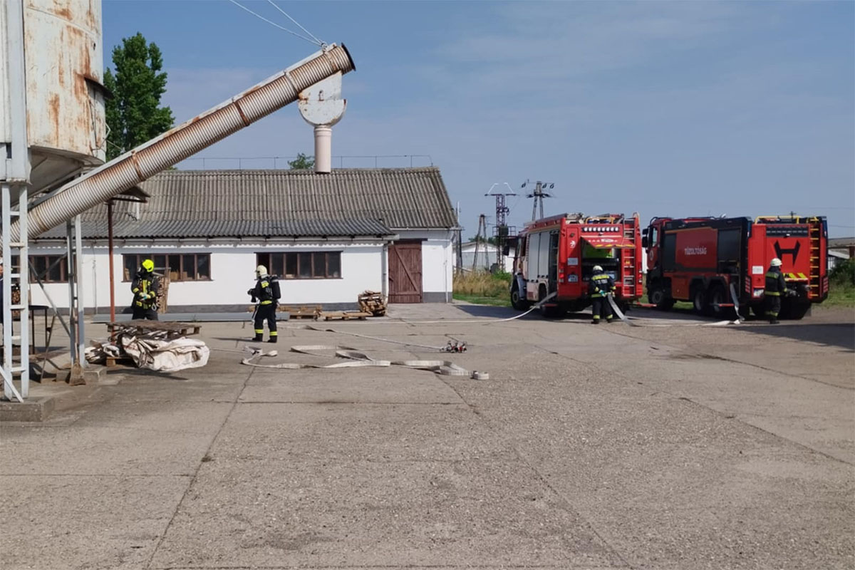 Szituációs gyakorlatot tartottak a szarvasi és gyomendrődi tűzoltók