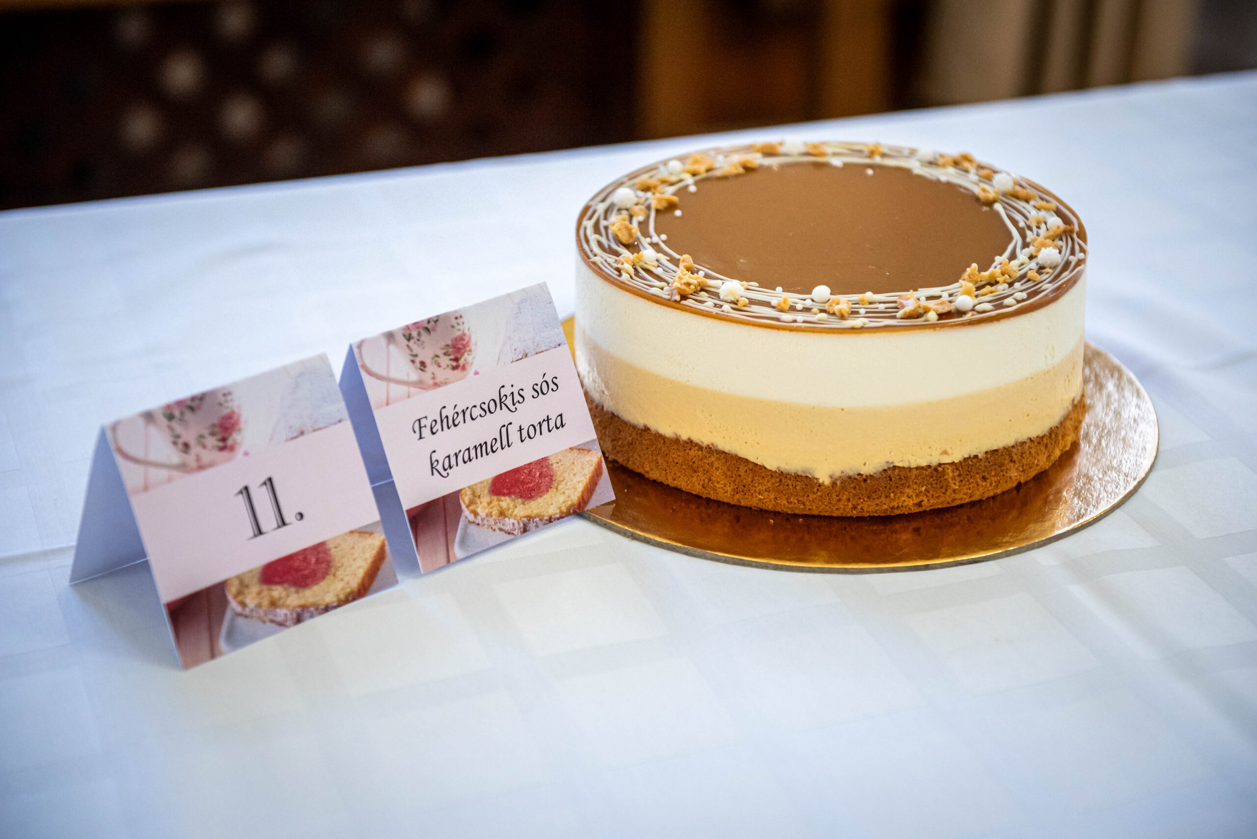 A Fehércsokis sóskaramell torta lett 2025-ben Békés Kedvenc Süteménye