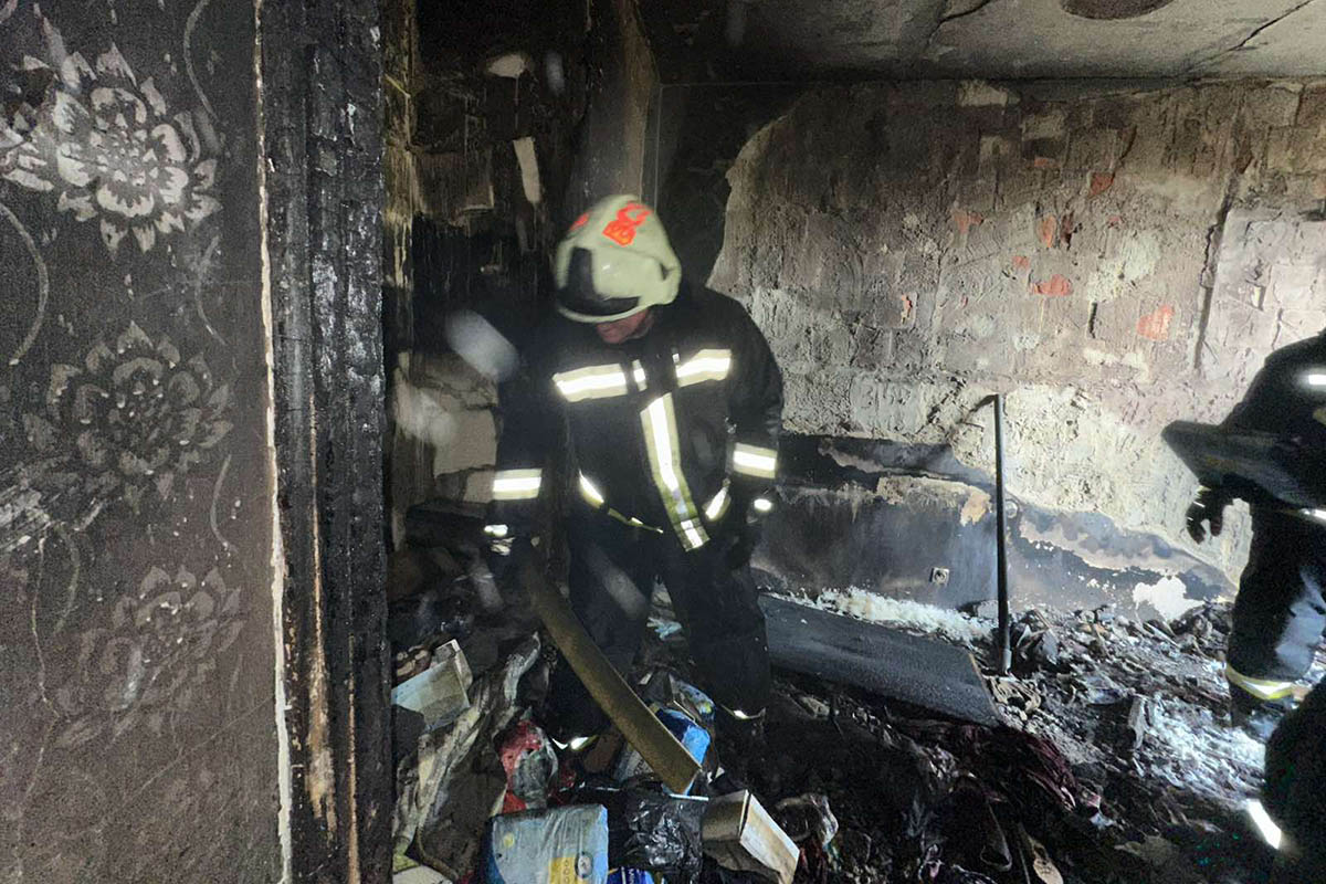 Tűz ütött ki egy békéscsabai társasházi lakásban