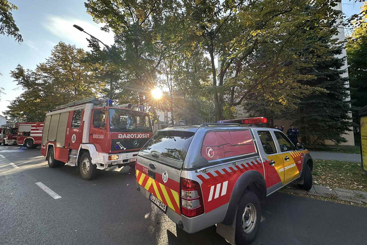 Tűz ütött ki egy békéscsabai társasházi lakásban