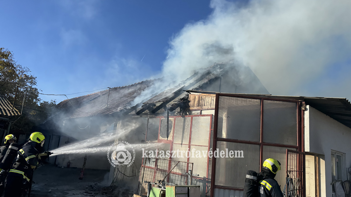 Robbanás rázta meg a környéket: lángba borult egy asztalosműhely!