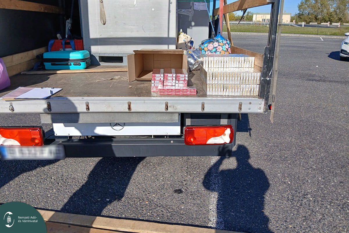 Alkatrészek között lapult a „füst”