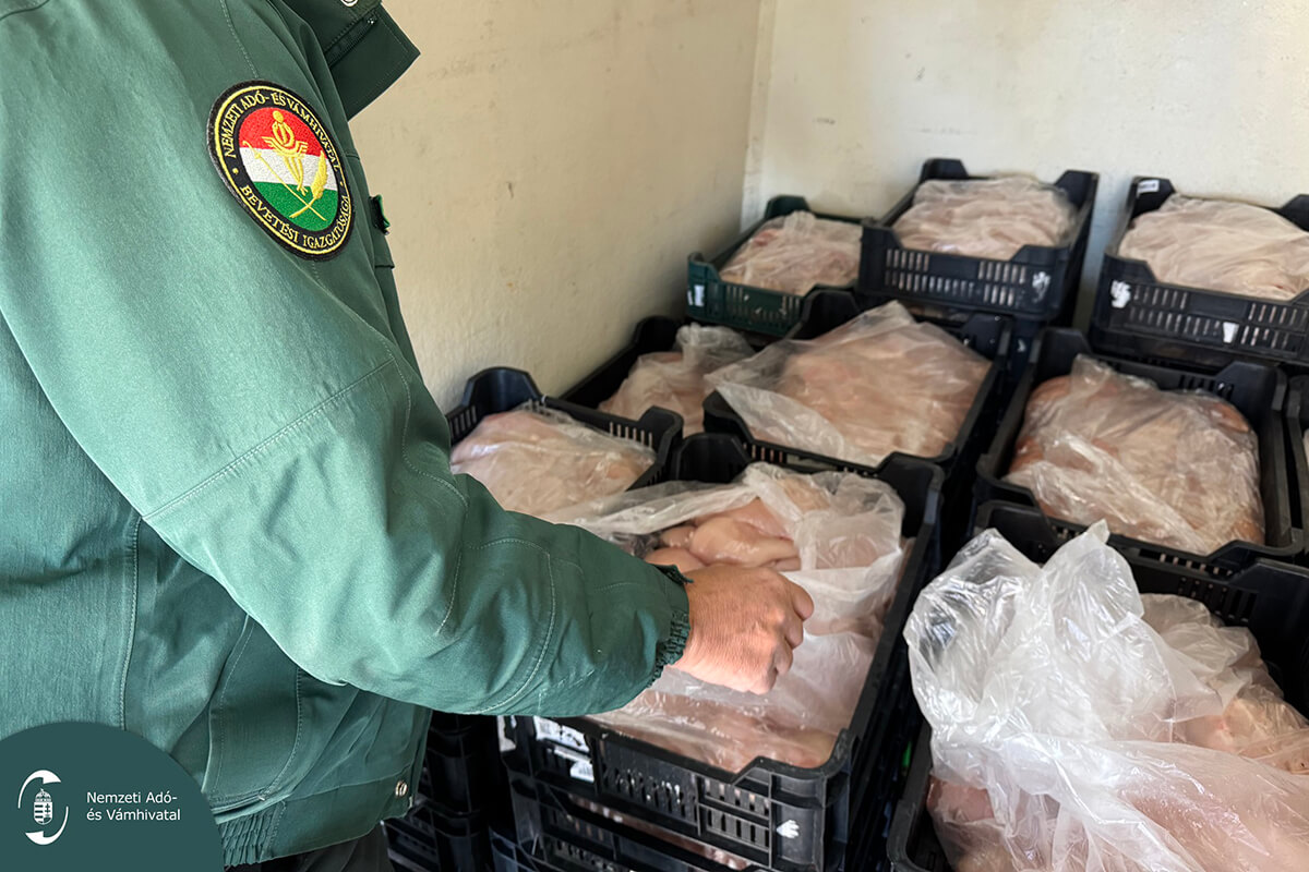Több mint 800 kilogramm romlott csirkehúst foglalt le a NAV