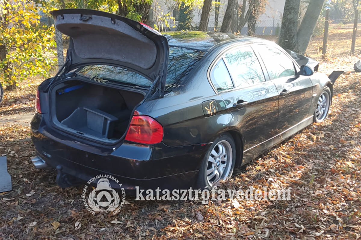 Fának ütközött egy személyautó Nagymágocson