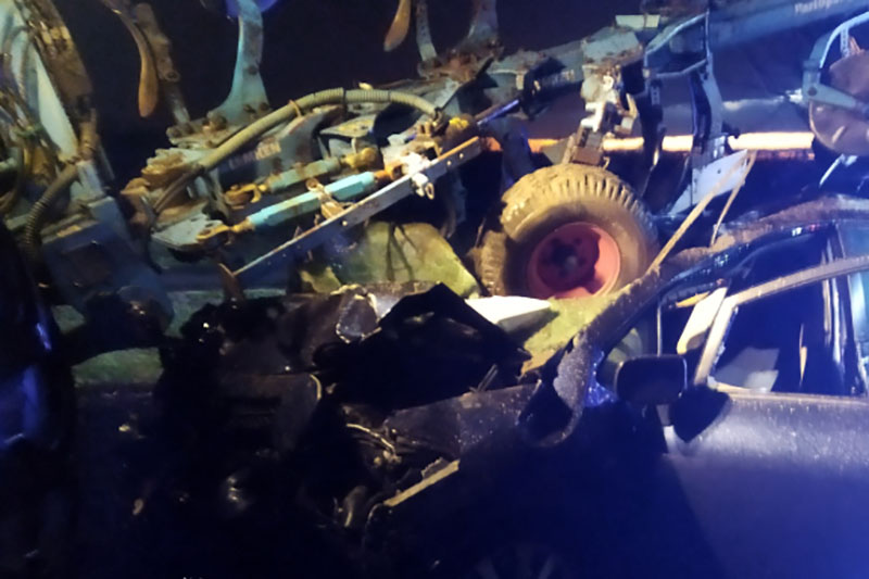 Traktor és személyautó karambolozott Csárdaszállás