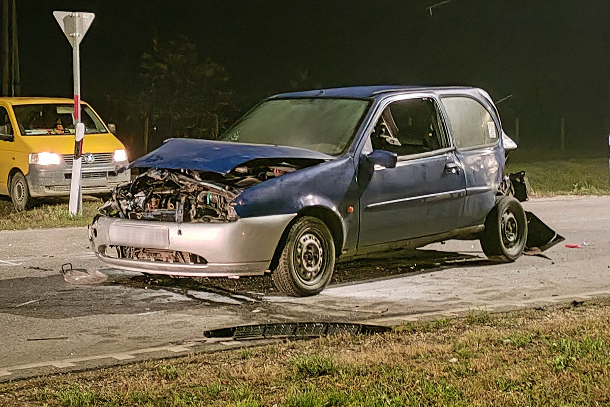 Hármas karambol miatt teljes útzár Békéscsabán, egy autó kigyulladt
