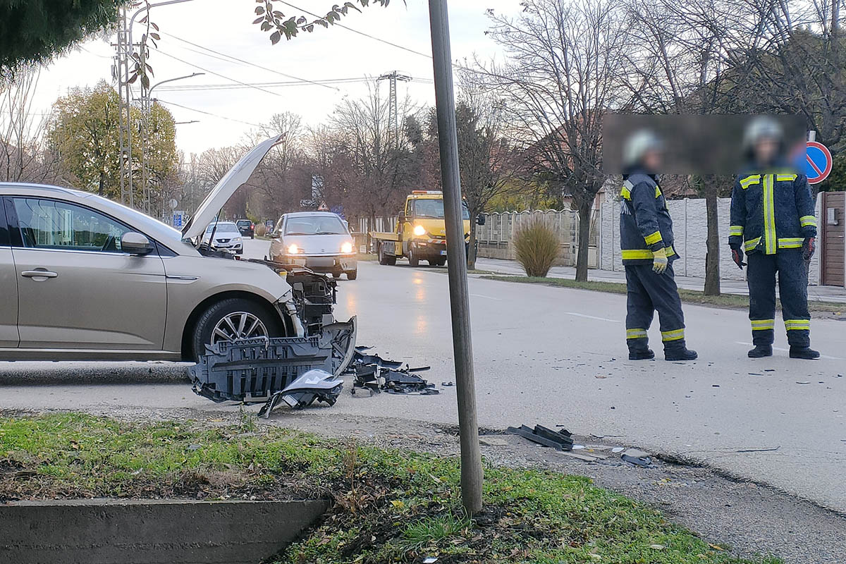 Összeütközött három gépkocsi Békéscsabán