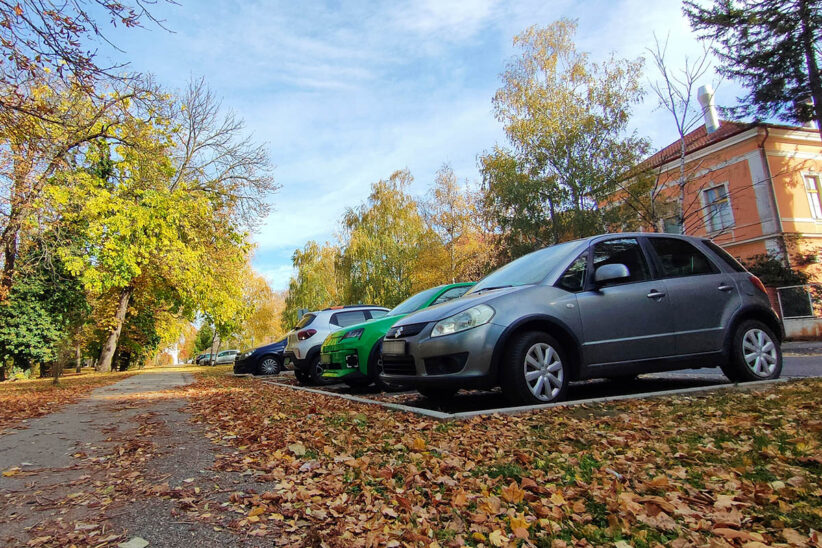 parkoló, autó, kötelező biztosítás