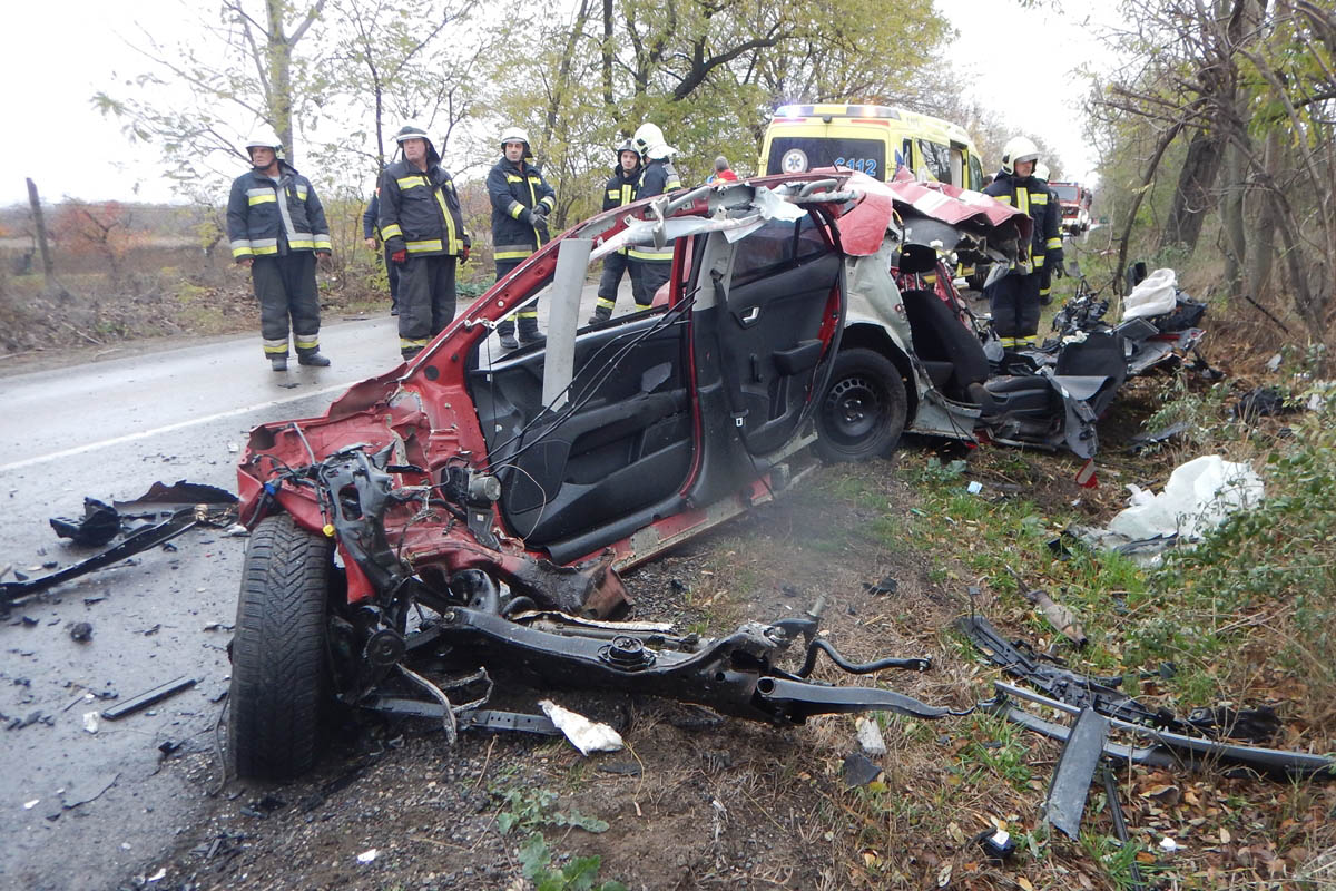 Kamion és személygépkocsi ütközött frontálisan az 51-es főúton, egy ember életét vesztette