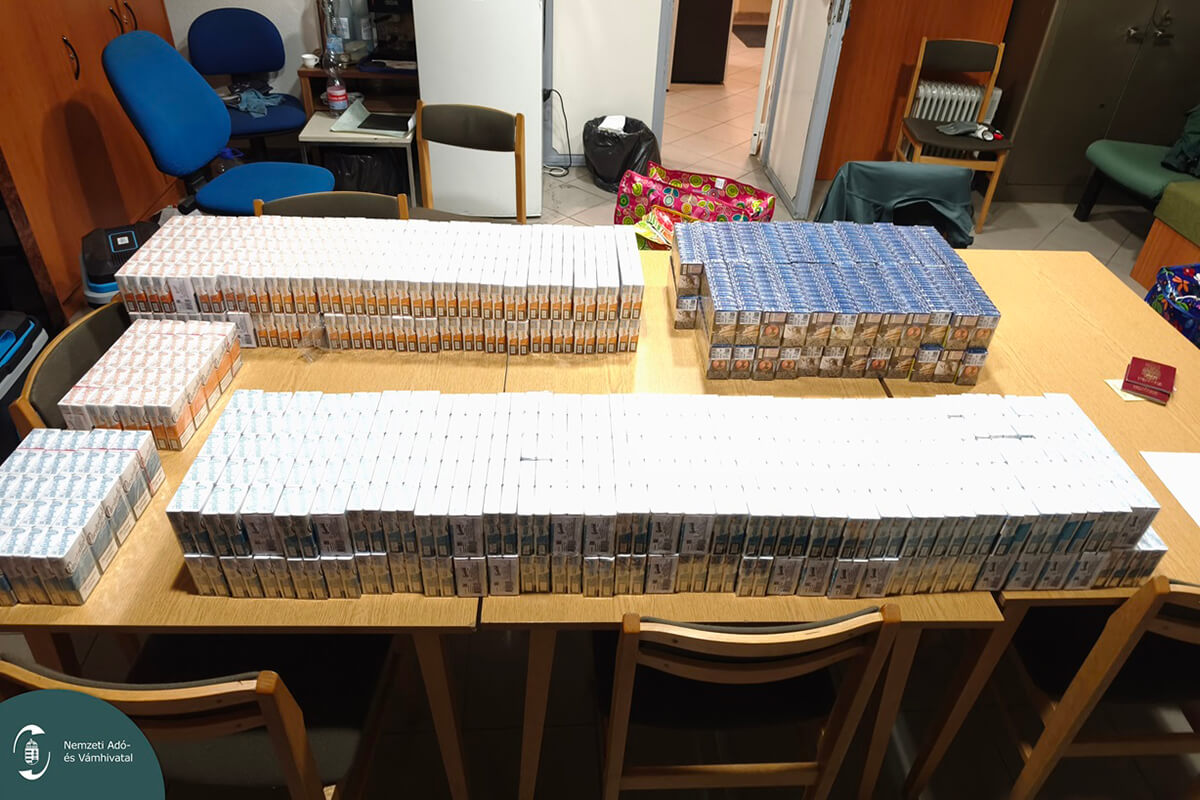 1640 doboz cigaretta lapult a piacos táskákban