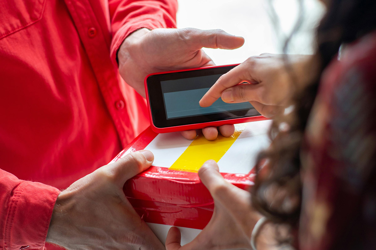 Szakadt ruhákkal és használhatatlan robotporszívókkal vertek át két nőt Békésben