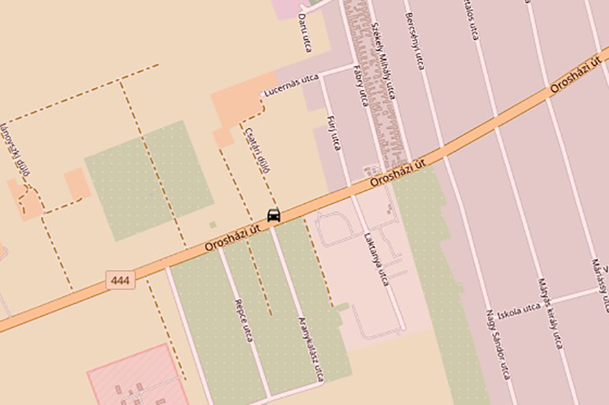 Hármas karambol miatt teljes útzár Békéscsabán, egy autó kigyulladt