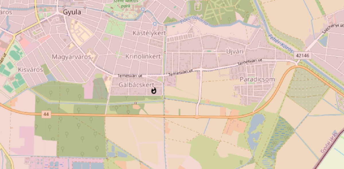 Tűz pusztított egy melléképületben Gyulán, mentő is érkezett a helyszínre