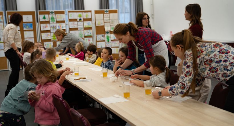 1500 mézeskalács készült a rászoruló gyerekeknek