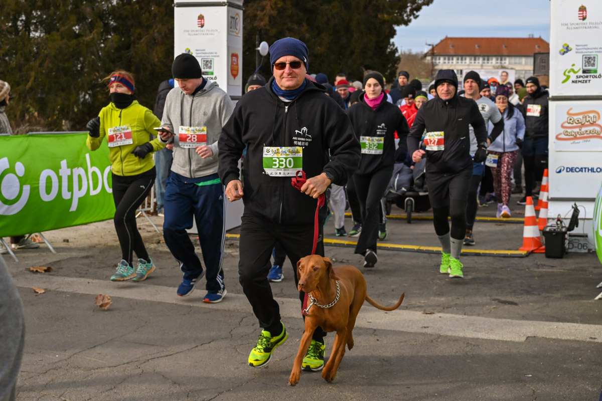 Ismét több százan futócipőben búcsúztatták az évet Békéscsabán