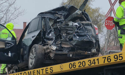 Súlyos baleset Békéscsabán - Vonat és autó karambolozott