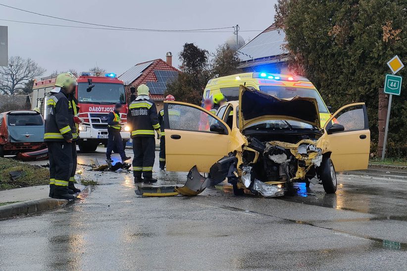 két autó ütközött Kondoroson, baleset 44-es Kondoros