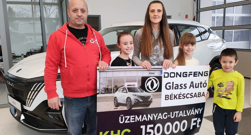 nyeremény átadás, Glass Autó